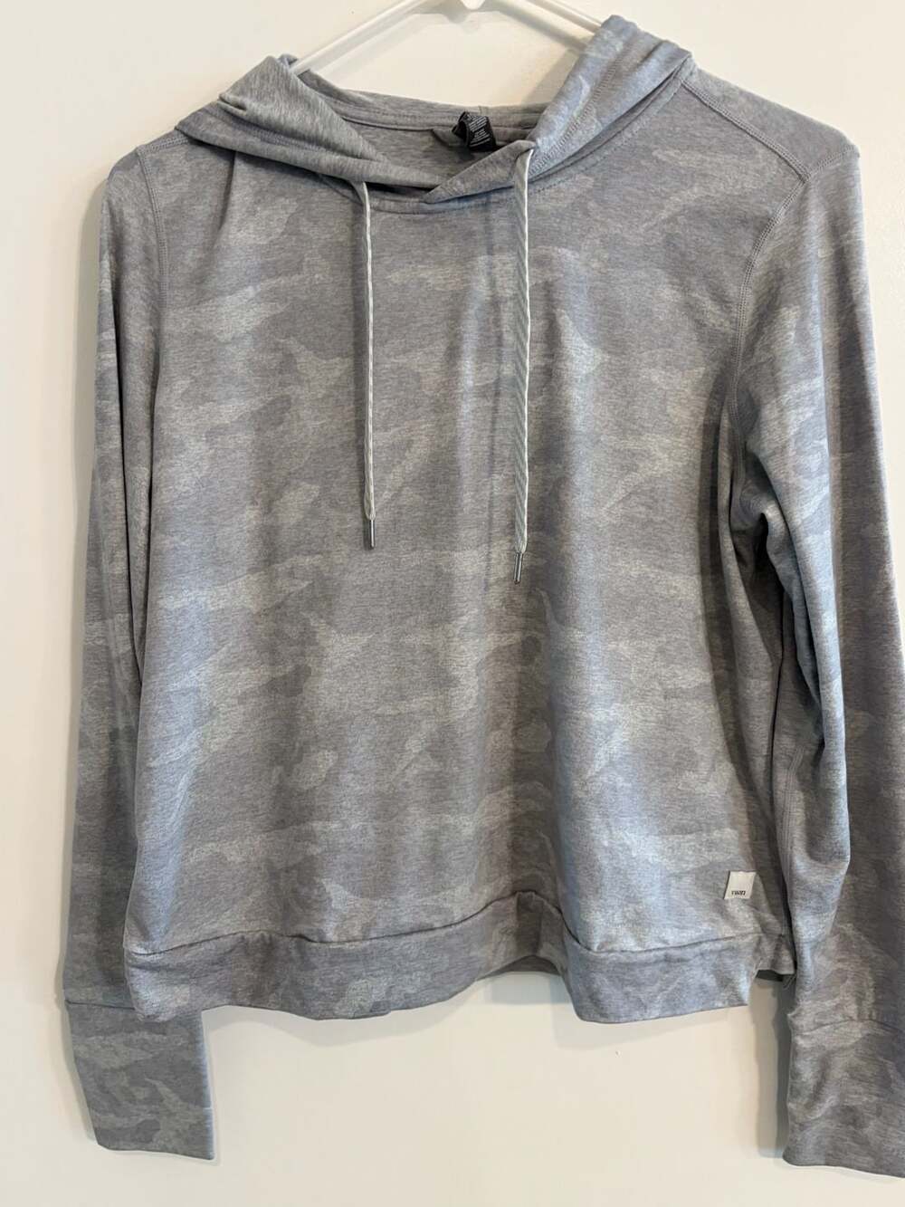 Vuori Halo Essential Hoodie in Pale Heather Camo Small